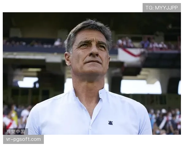 聚焦:一位专门研究对手定位球习惯的西甲普通录像分析师的一天。 聚焦:一位专门研究对手定位球习惯的西甲普通录像分析师的一天。